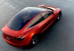 Primeiro ano de produção do Tesla Model 3 esgotado